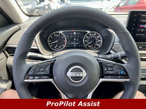 Certified 2025 Nissan Altima 2.5 SV w/ SV Premium Package image 4