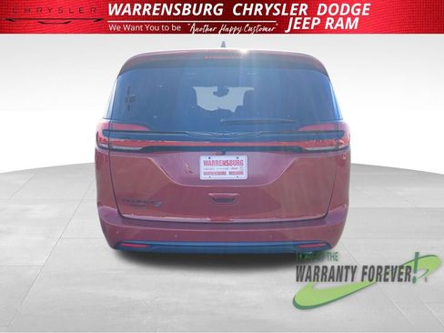 New 2026 Chrysler Pacifica Select w/ S Appearance Package image 5