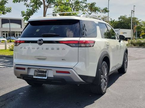 Used 2024 Nissan Pathfinder SL w/ SL Premium Package FWD image 4