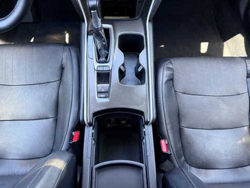 Used 2018 Honda Accord Touring image 19