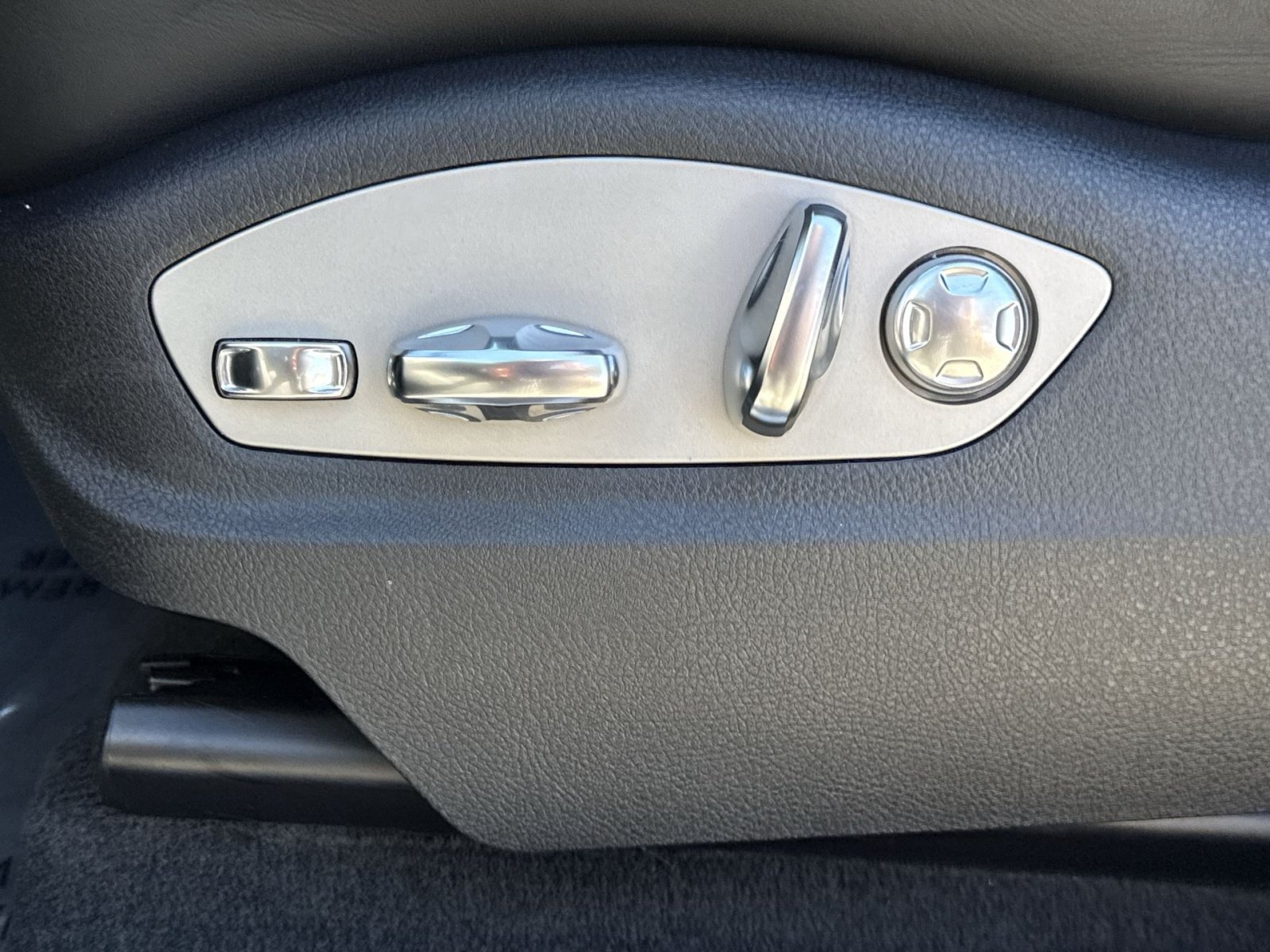 Used 2022 Porsche Macan S AWD/4WD image 14