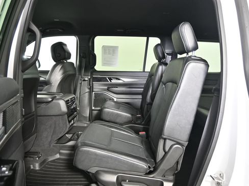 Used 2024 Jeep Wagoneer Series II AWD/4WD image 18