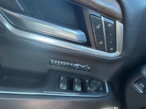 Used 2022 Chevrolet Silverado 1500 High Country w/ Technology Package image 11