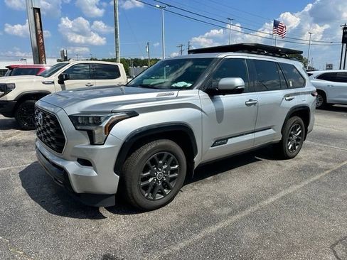 Used 2023 Toyota Sequoia Platinum AWD/4WD image 4