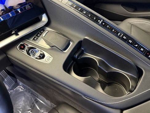 Used 2025 Chevrolet Corvette Stingray Preferred Cpe w/ Z51 Performance Package RWD image 23