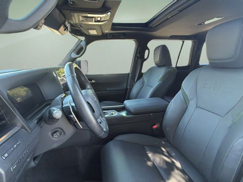 Used 2024 Lexus GX 550 AWD/4WD image 11