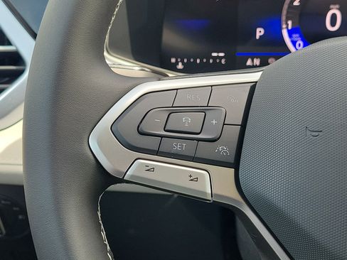 New 2026 Volkswagen Taos SE FWD image 18