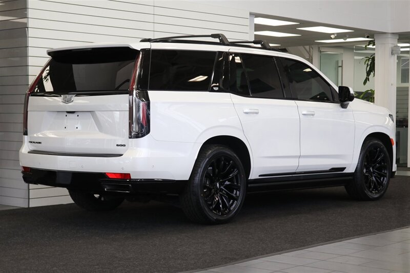 Used 2024 Cadillac Escalade Sport Platinum w/ LPO, ONYX Package AWD/4WD image 7