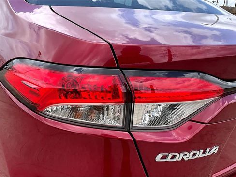 Used 2022 Toyota Corolla LE FWD image 28