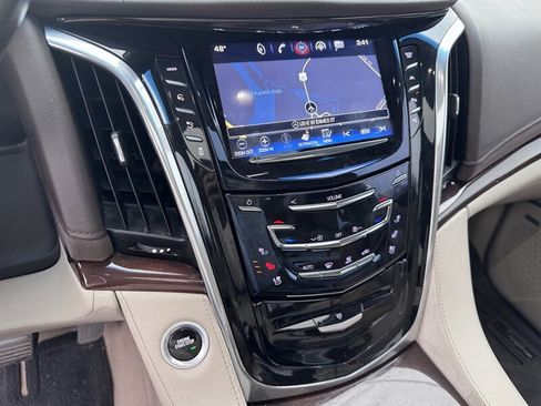 Used 2017 Cadillac Escalade Luxury image 21