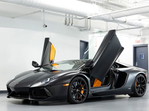 Used 2014 Lamborghini Aventador LP 700-4 AWD/4WD image 2