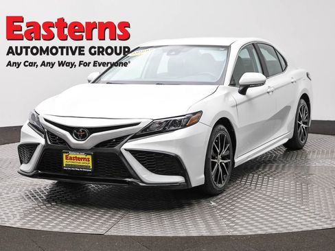 Used 2024 Toyota Camry SE AWD/4WD image 1