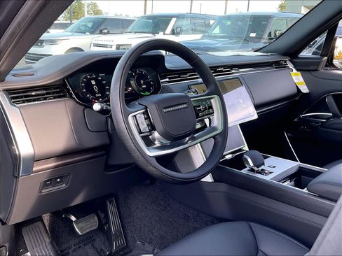 New 2025 Land Rover Range Rover SE image 8