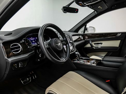 Used 2019 Bentley Bentayga image 34