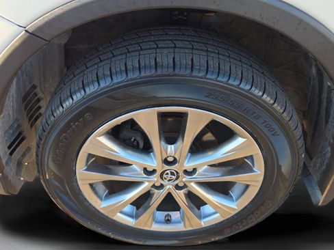 Used 2016 Toyota RAV4 Limited image 9