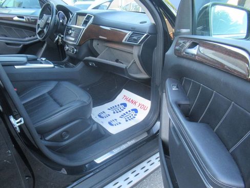 Used 2014 Mercedes-Benz GL 450 4MATIC image 25