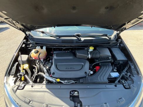 Used 2020 Chrysler Pacifica Touring-L FWD image 14