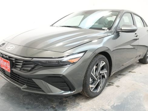 New 2026 Hyundai Elantra Limited image 3