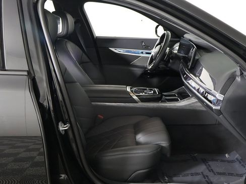 Used 2025 BMW 740i xDrive image 30