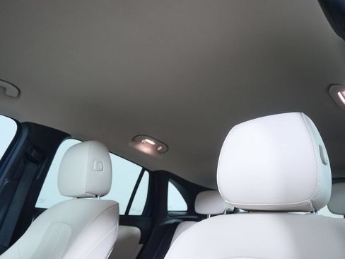 Used 2022 Mercedes-Benz GLA 250 4MATIC w/ Premium Package Lite image 11