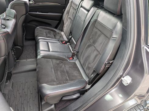 Used 2017 Jeep Grand Cherokee Trailhawk w/ Trailhawk Luxury Group AWD/4WD image 18