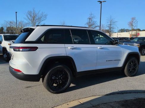 New 2026 Jeep Grand Cherokee Altitude RWD image 4