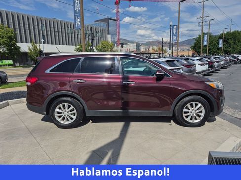 Used 2017 Kia Sorento LX FWD image 2