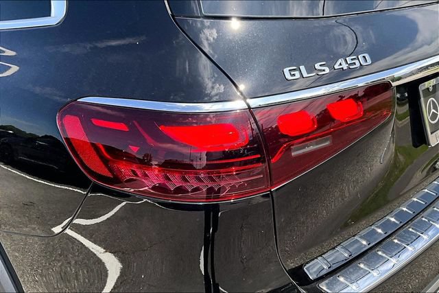 Used 2025 Mercedes-Benz GLS 450 4MATIC image 14