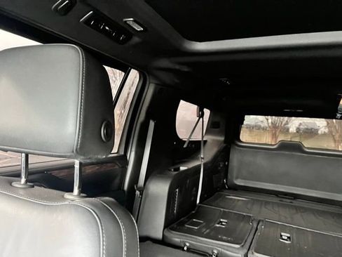 Used 2024 Chevrolet Suburban Z71 w/ Luxury Package image 17