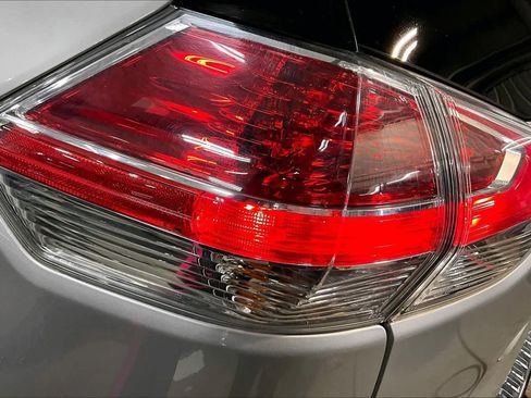 Used 2016 Nissan Rogue SL image 27