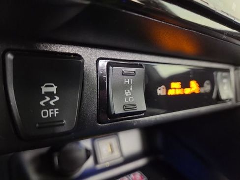 Used 2025 Toyota RAV4 XSE w/ Advanced Technology Package AWD/4WD image 27