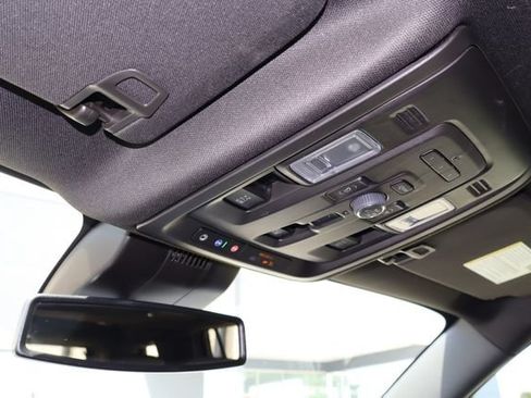 Used 2024 GMC Yukon Denali RWD image 29