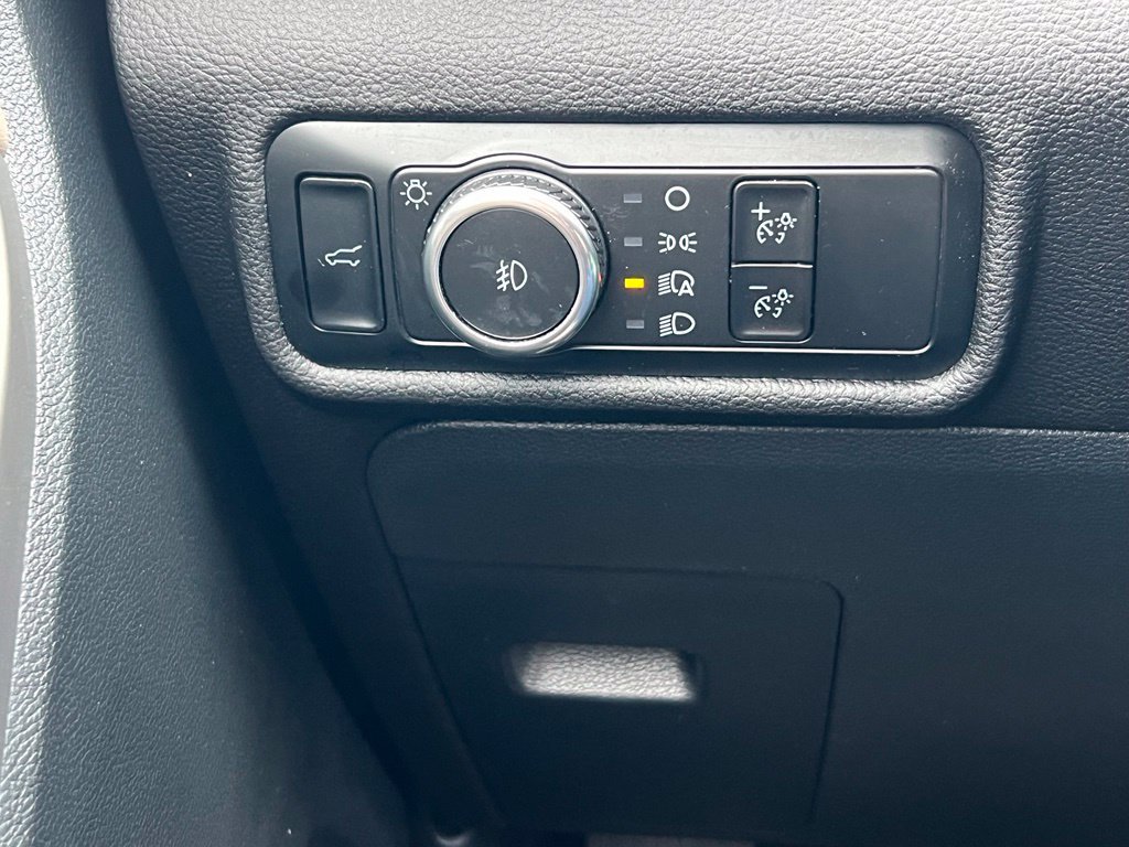 Used 2023 Ford Explorer XLT AWD/4WD image 31