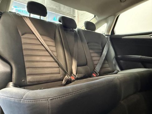 Used 2018 Ford Fusion SE FWD image 7