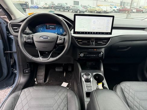 Used 2023 Ford Escape Platinum w/ Premium Technology Package image 2