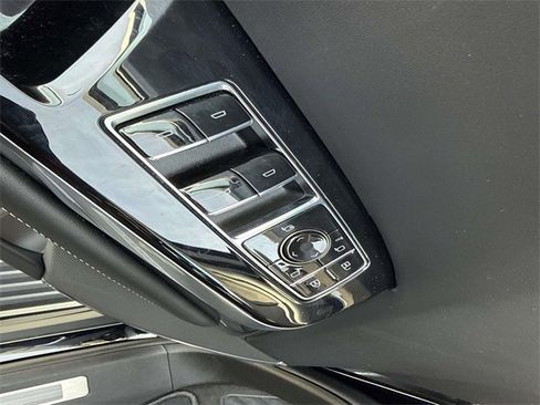 Used 2025 Cadillac Escalade ESV V image 10