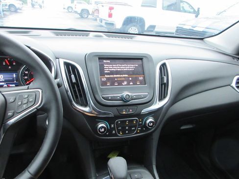 Used 2024 Chevrolet Equinox LT FWD image 9