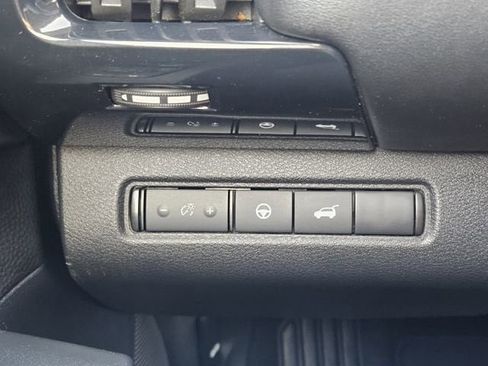 Used 2025 Nissan Pathfinder SV image 21