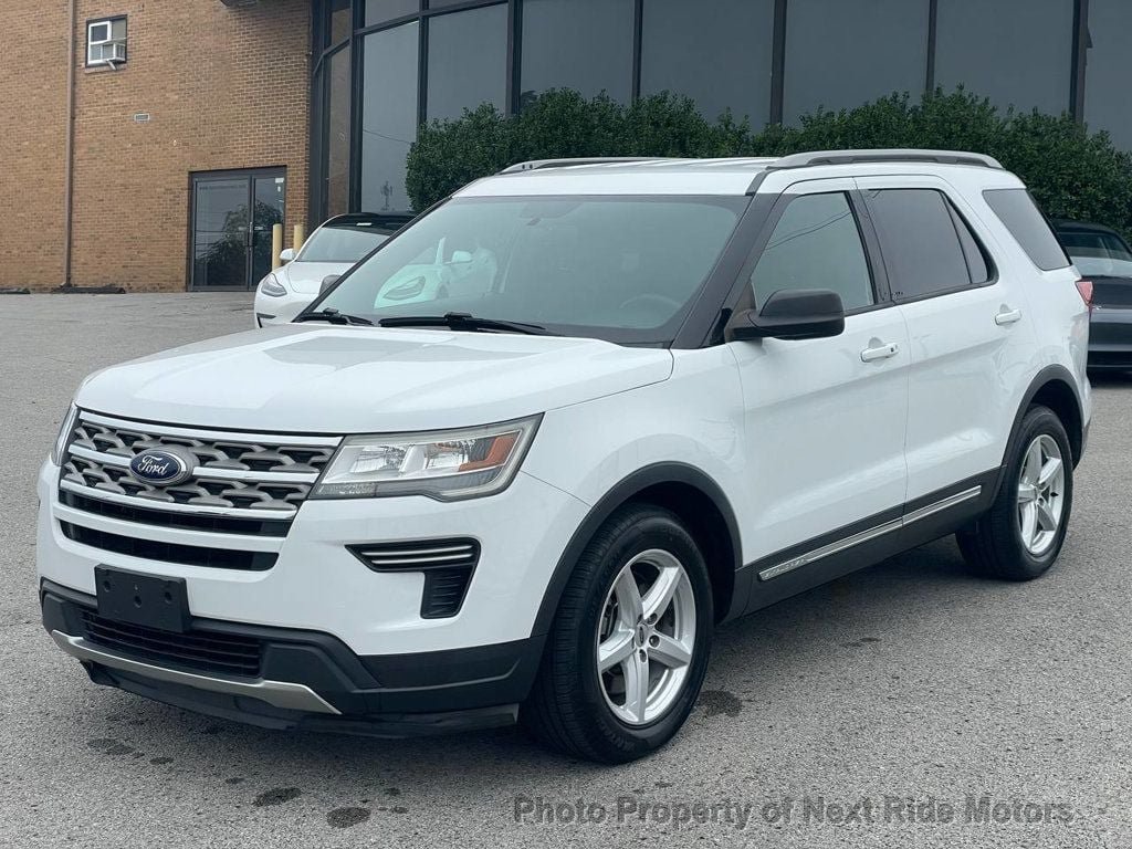 Used 2018 Ford Explorer XLT FWD image 3