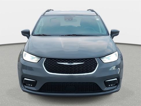 Used 2022 Chrysler Pacifica Touring-L image 2