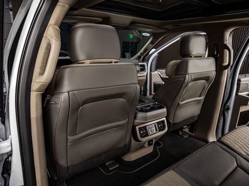 Used 2026 Ford F450 Platinum w/ Platinum Plus Package image 34