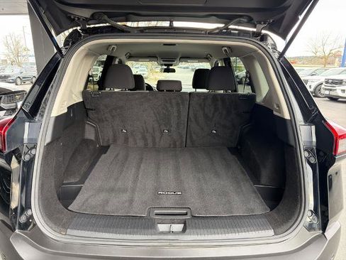 Used 2023 Nissan Rogue SV image 13
