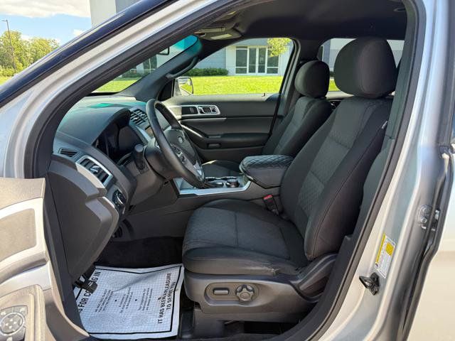 Used 2015 Ford Explorer XLT w/ Equipment Group 201A AWD/4WD image 12