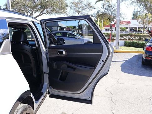 Used 2023 Kia Sorento EX w/ Panoramic Sunroof Package image 28