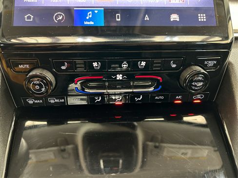 Used 2023 Jeep Grand Cherokee Limited w/ Luxury Tech Group II AWD/4WD image 26