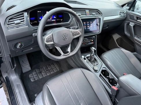 Used 2022 Volkswagen Tiguan SE image 12