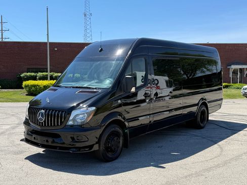 Used 2016 Mercedes-Benz Sprinter 3500 image 2