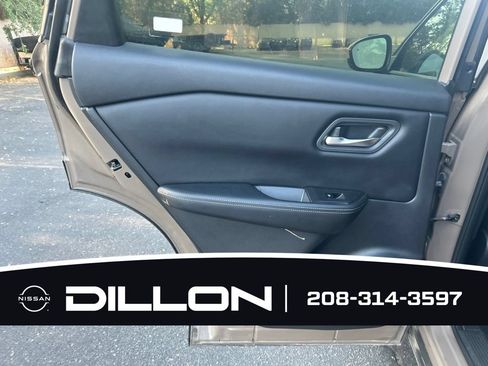 Used 2025 Nissan Rogue SV AWD/4WD image 8