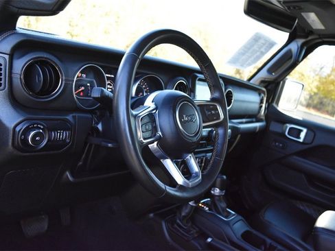 Used 2022 Jeep Wrangler Unlimited Sahara image 11