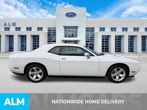 Used 2013 Dodge Challenger SXT image 4